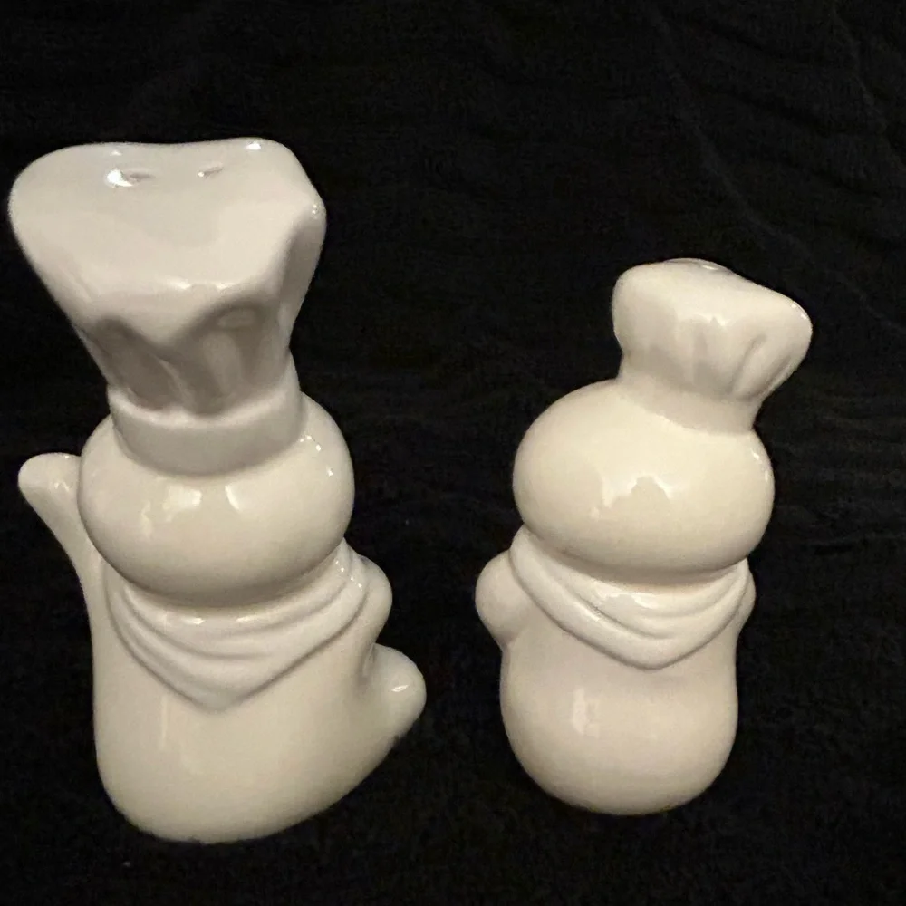 50%offw❤️ Vintage 1988 -1999 Pillsbury Salt and Pepper Shakers pantry p05